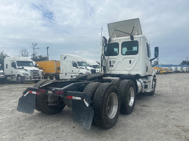 2021 Freightliner Cascadia in Garden City, GA — photo 7