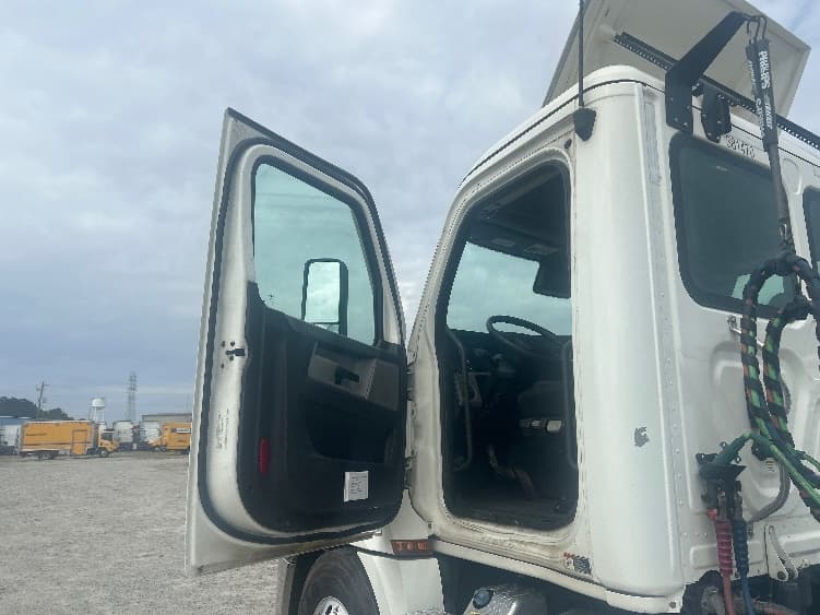 2021 Freightliner Cascadia in Garden City, GA — photo 9