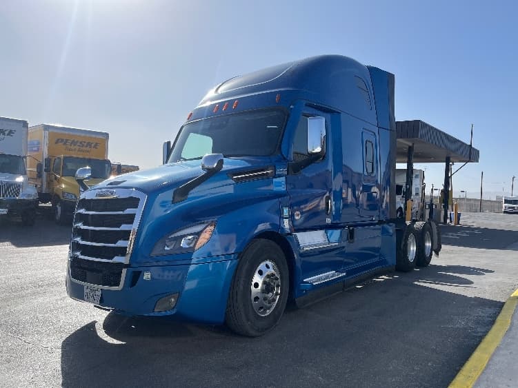 2021 Freightliner Cascadia in El Paso, TX — photo 3