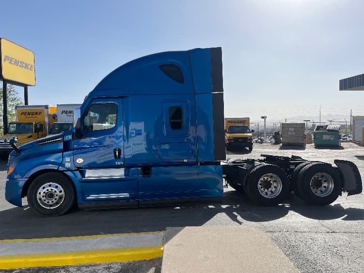 2021 Freightliner Cascadia in El Paso, TX — photo 4
