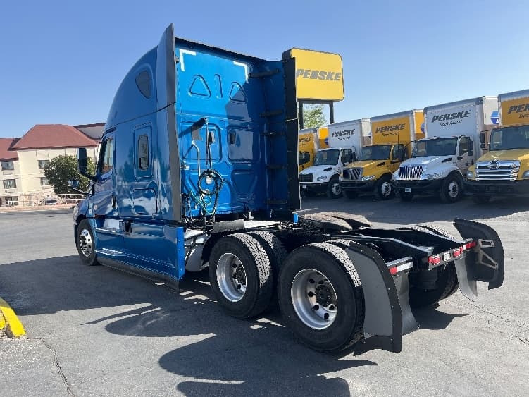 2021 Freightliner Cascadia in El Paso, TX — photo 5