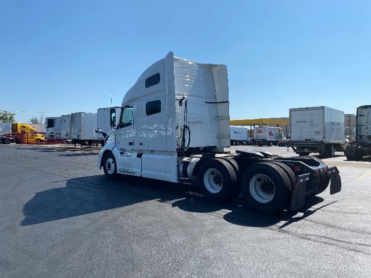 2022 Volvo VNL 760 in Chicago (Melrose Park), IL — photo 5