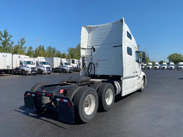 2022 Volvo VNL 760 in Chicago (Melrose Park), IL — photo 7