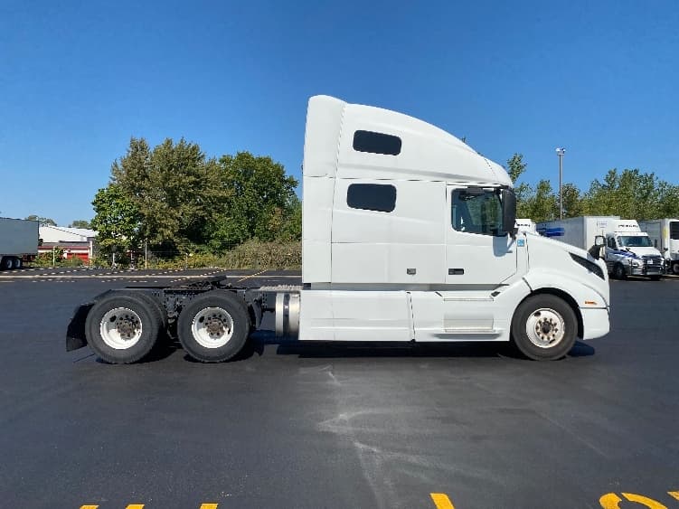 2022 Volvo VNL 760 in Chicago (Melrose Park), IL — photo 8