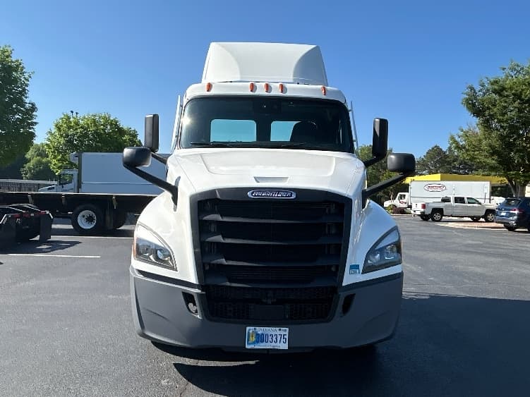 2021 Freightliner Cascadia in Duluth, GA — photo 2