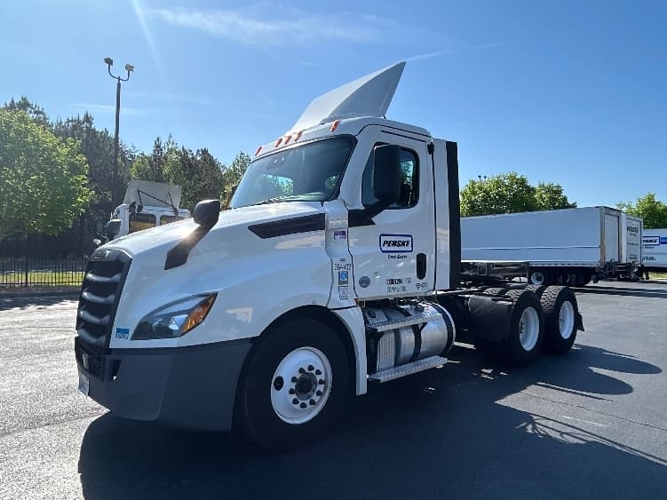 2021 Freightliner Cascadia in Duluth, GA — photo 3