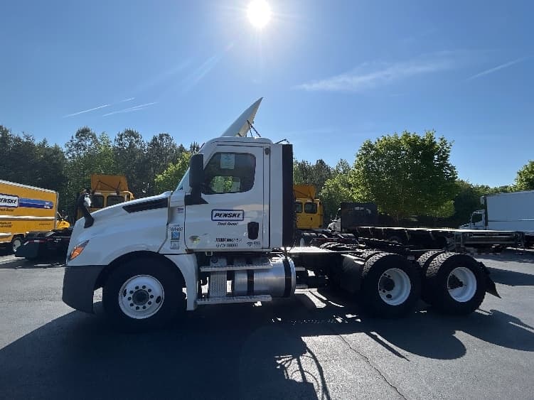 2021 Freightliner Cascadia in Duluth, GA — photo 4