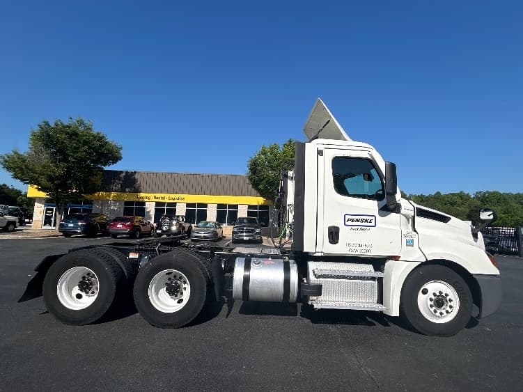 2021 Freightliner Cascadia in Duluth, GA — photo 8
