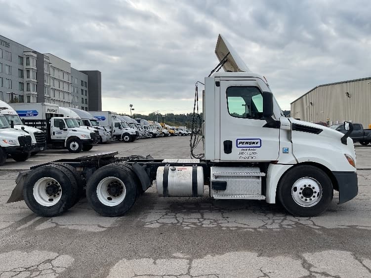 2021 Freightliner Cascadia in Atlanta (Forest Park), GA — photo 8