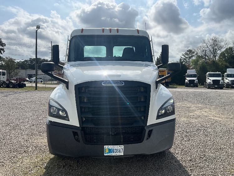 2021 Freightliner Cascadia in Mebane, NC — photo 2