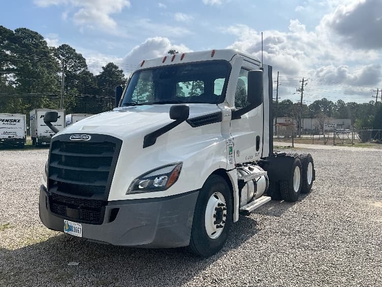 2021 Freightliner Cascadia in Mebane, NC — photo 3