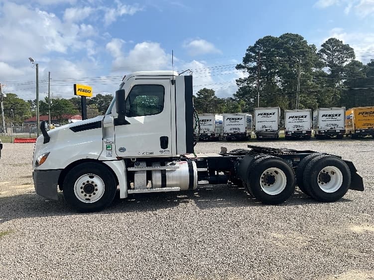 2021 Freightliner Cascadia in Mebane, NC — photo 4