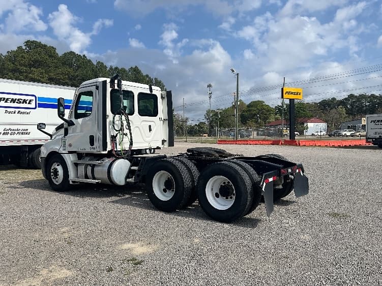 2021 Freightliner Cascadia in Mebane, NC — photo 5