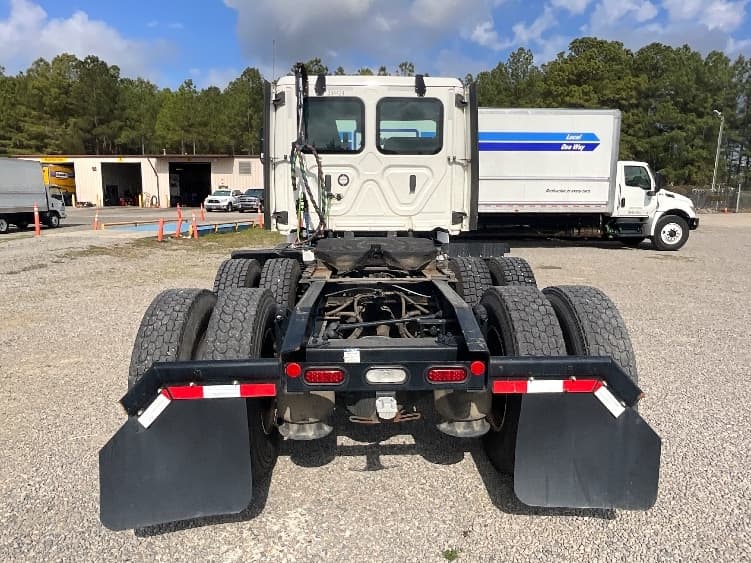 2021 Freightliner Cascadia in Mebane, NC — photo 6