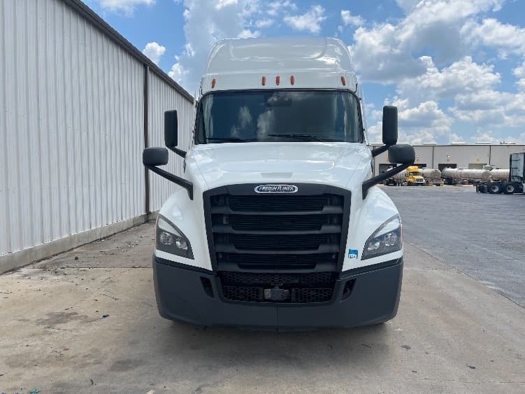 2022 Freightliner Cascadia in Brenham, TX — photo 2