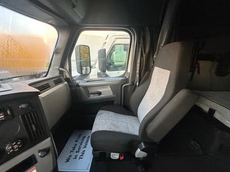 2022 Freightliner Cascadia in Indianapolis, IN — photo 7