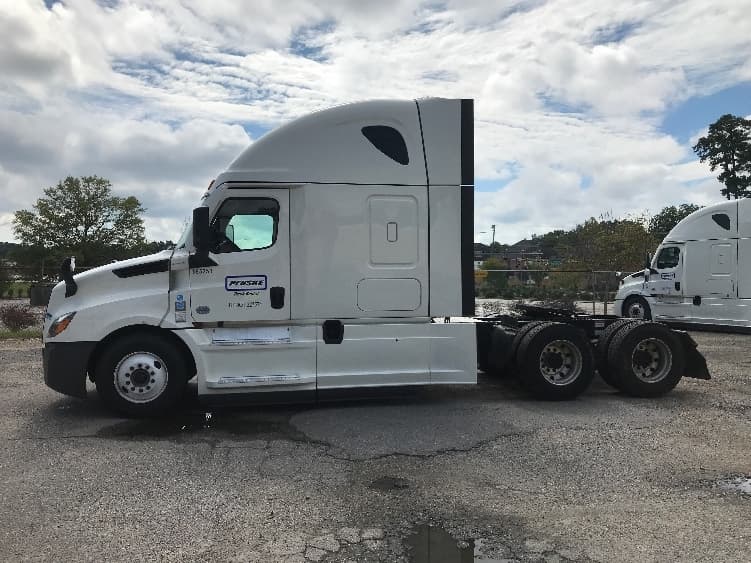 2022 Freightliner Cascadia in Newport News, VA — photo 4