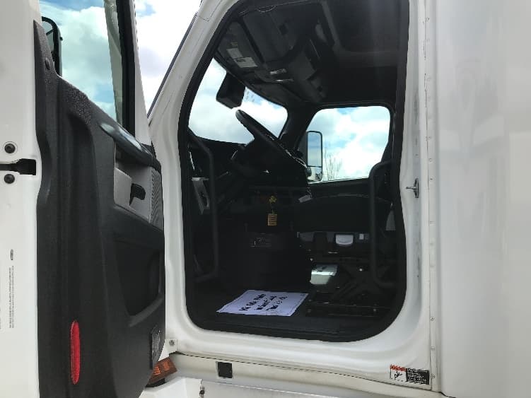 2022 Freightliner Cascadia in Newport News, VA — photo 9