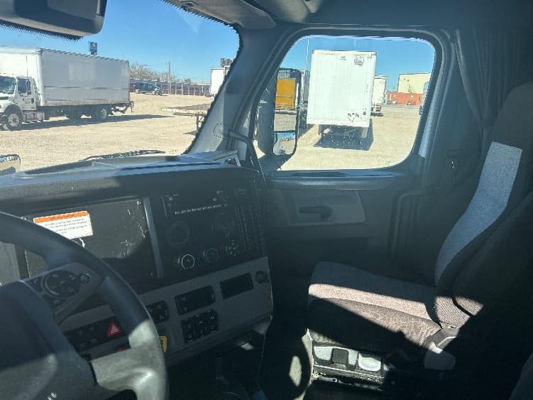 2022 Freightliner Cascadia in Amarillo, TX — photo 10
