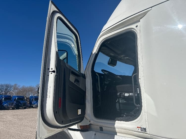 2022 Freightliner Cascadia in Amarillo, TX — photo 9