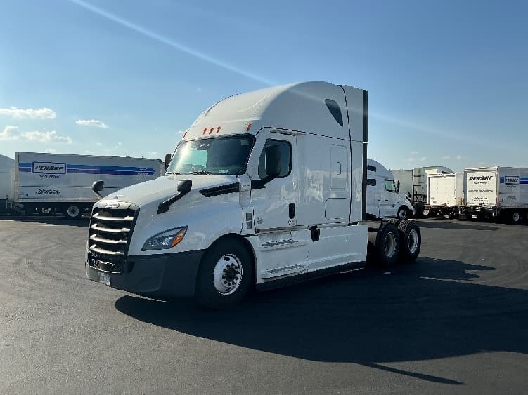 2022 Freightliner Cascadia in Columbus, OH — photo 3