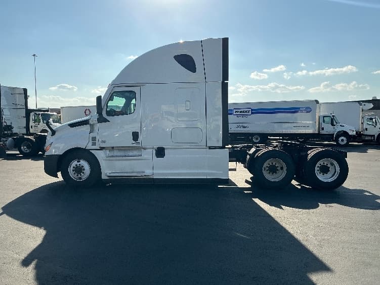 2022 Freightliner Cascadia in Columbus, OH — photo 4
