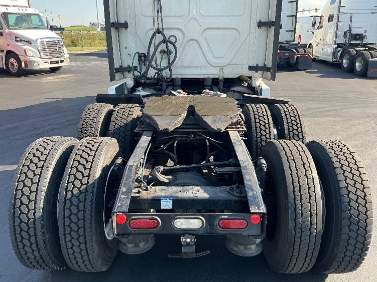 2022 Freightliner Cascadia in Columbus, OH — photo 6
