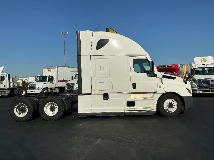 2022 Freightliner Cascadia in Columbus, OH — photo 8