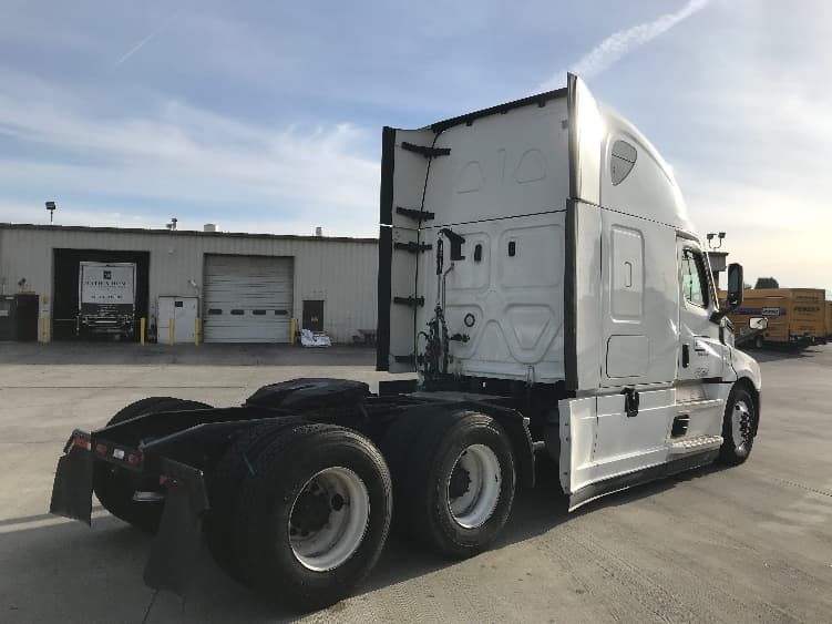 2022 Freightliner Cascadia in Fontana, CA — photo 7