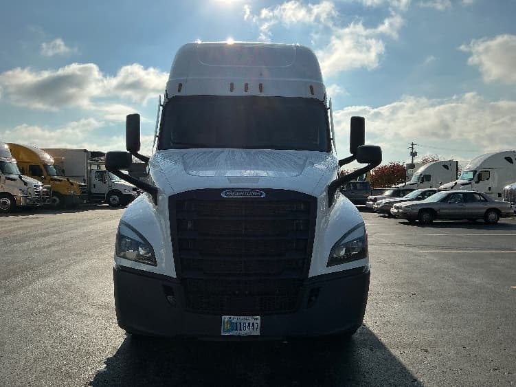 2022 Freightliner Cascadia in Piqua, OH — photo 2