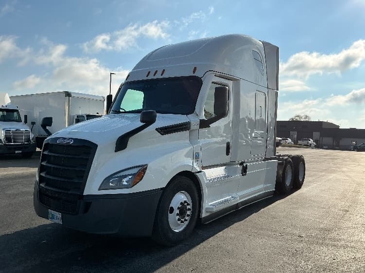 2022 Freightliner Cascadia in Piqua, OH — photo 3