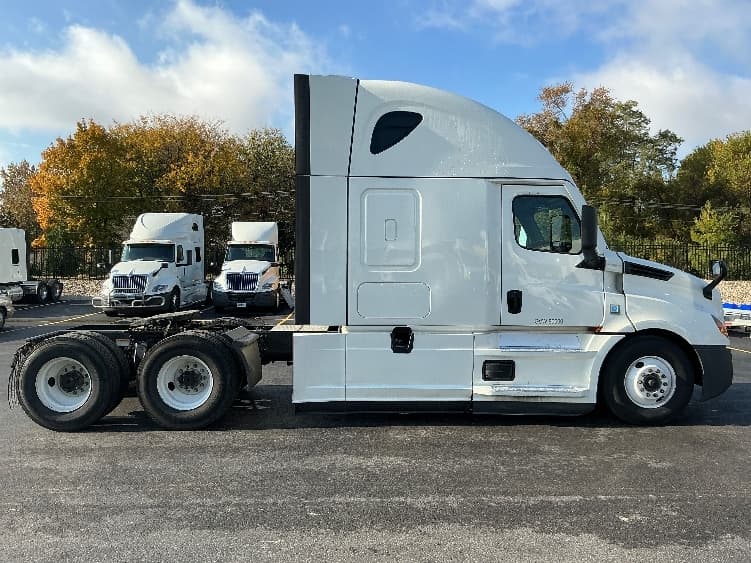 2022 Freightliner Cascadia in Piqua, OH — photo 8