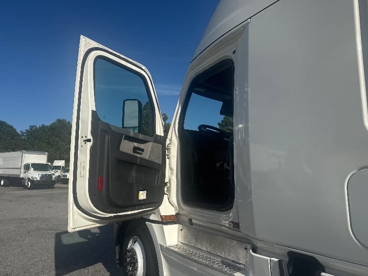 2022 Freightliner Cascadia in Atlanta (Conyers), GA — photo 9