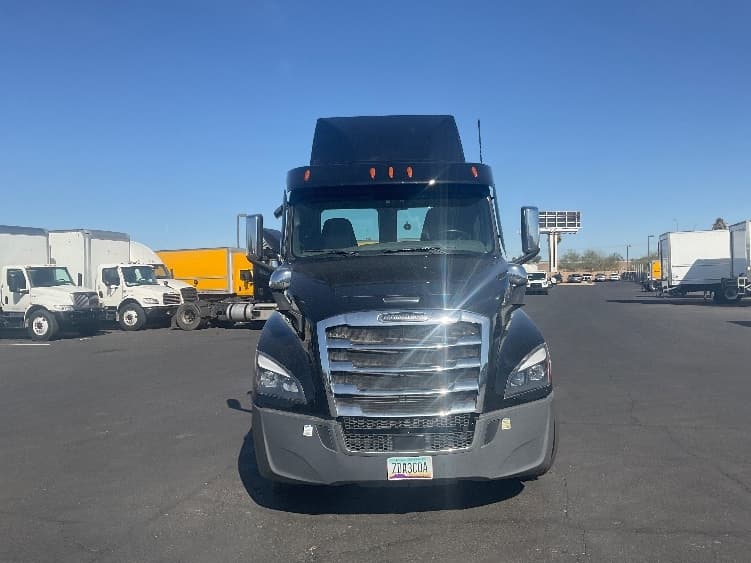 2021 Freightliner in Phoenix, AZ — photo 2