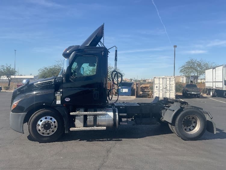 2021 Freightliner in Phoenix, AZ — photo 4