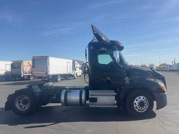 2021 Freightliner in Phoenix, AZ — photo 8
