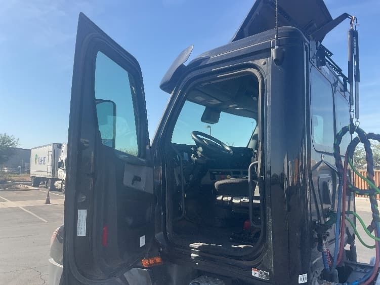 2021 Freightliner in Phoenix, AZ — photo 9