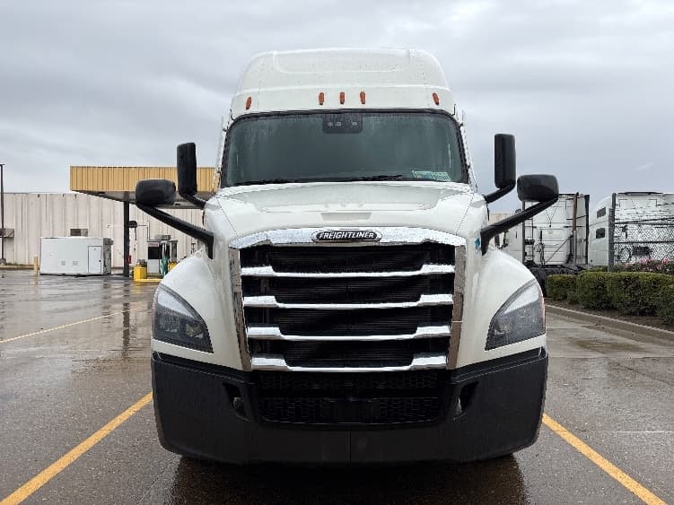 2021 Freightliner Cascadia in West Valley City, UT — photo 2