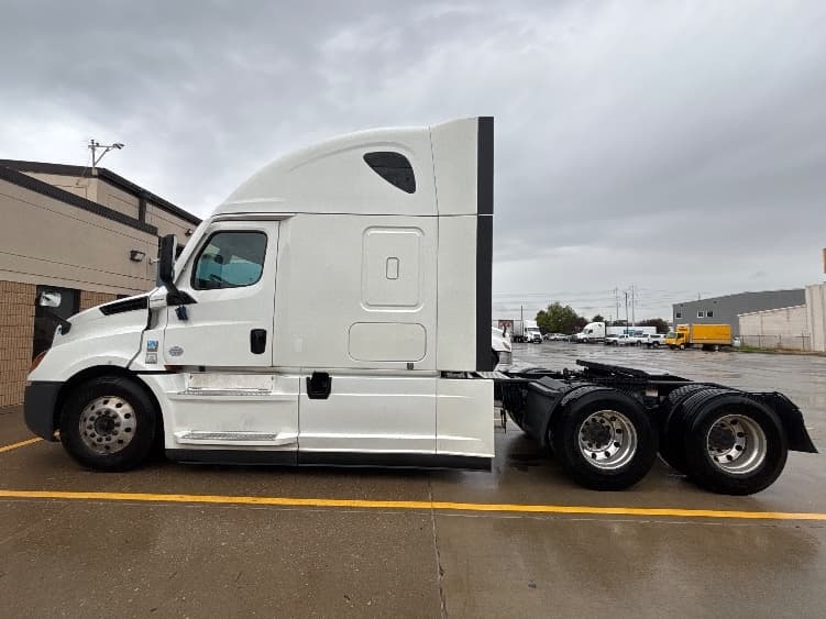 2021 Freightliner Cascadia in West Valley City, UT — photo 4
