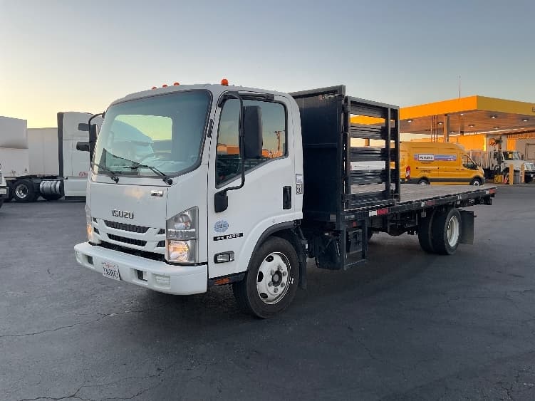 2021 Isuzu NRR in Torrance, CA — photo 3