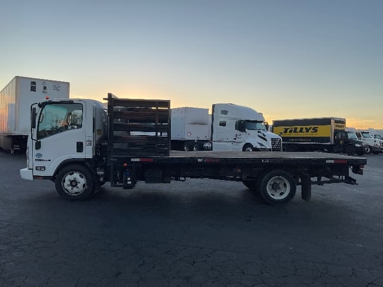 2021 Isuzu NRR in Torrance, CA — photo 4