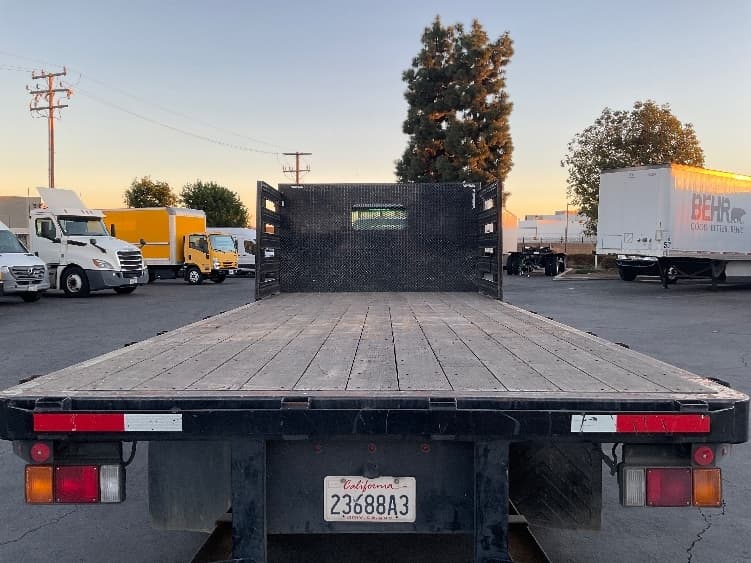 2021 Isuzu NRR in Torrance, CA — photo 8