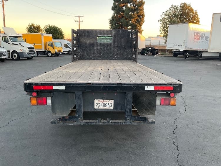 2021 Isuzu NRR in Torrance, CA — photo 9
