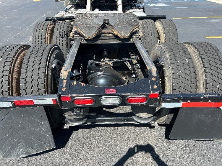 2022 Volvo VNL 300 in Kansas City, MO — photo 6