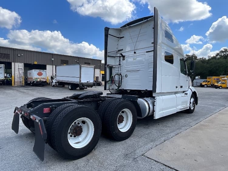 2022 Volvo VNL 760 in Tampa, FL — photo 7