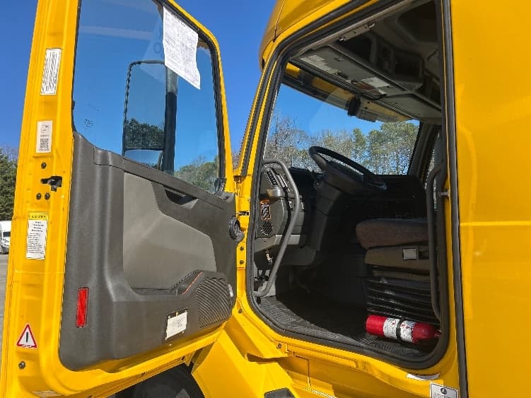 2022 Volvo VNL 760 in Kennesaw, GA — photo 9