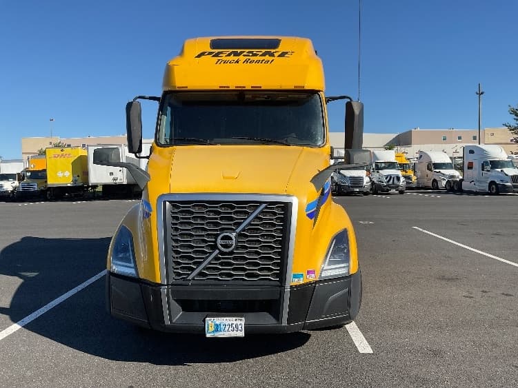 2022 Volvo VNL 760 in Philadelphia, PA — photo 2