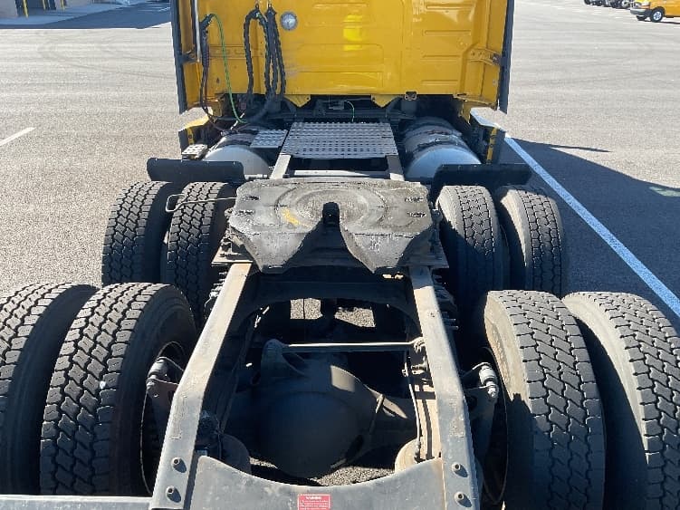 2022 Volvo VNL 760 in Philadelphia, PA — photo 6