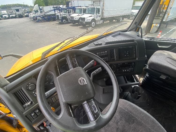 2022 Volvo VNL 760 in North Las Vegas, NV — photo 10