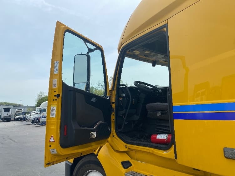 2022 Volvo VNL 760 in North Las Vegas, NV — photo 9
